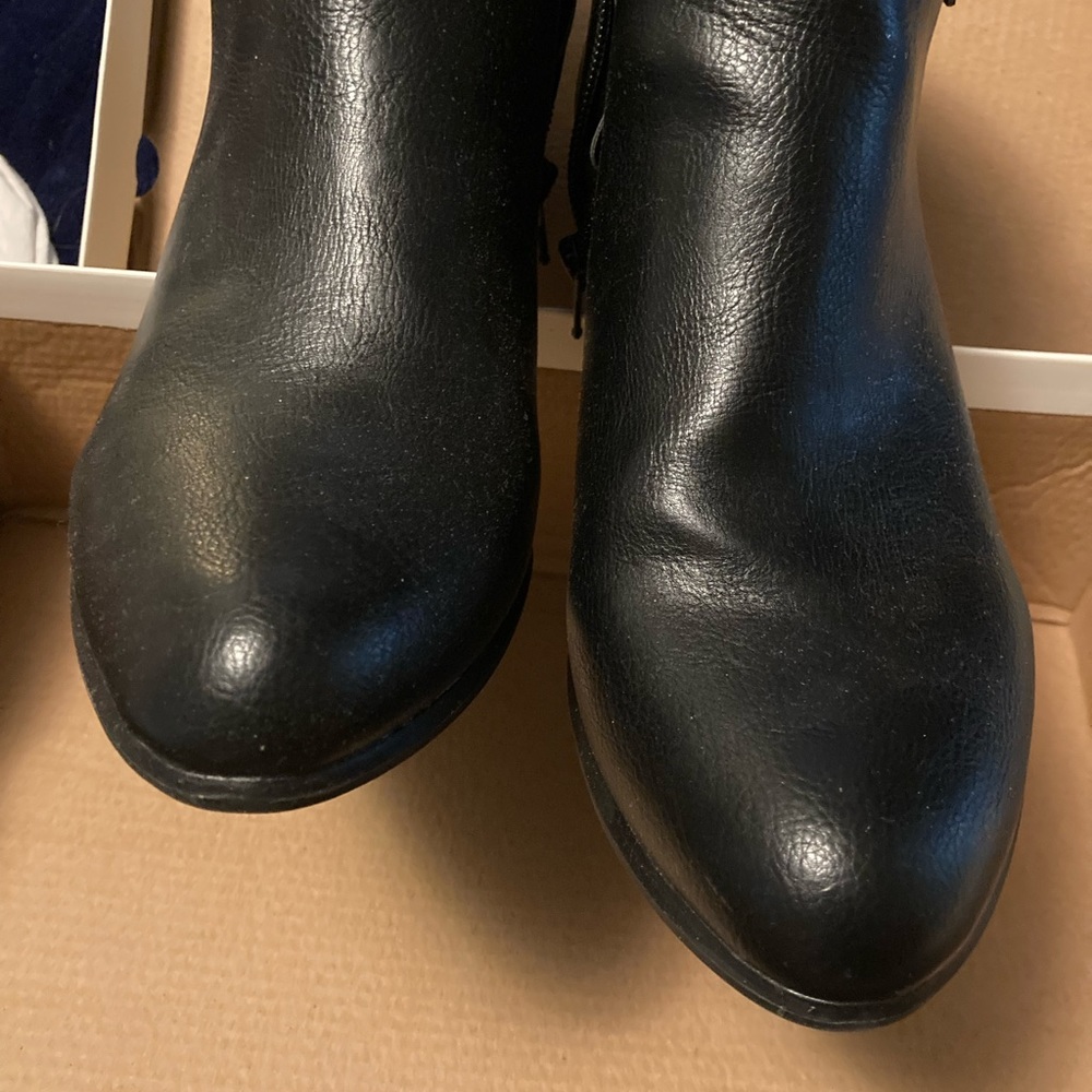 Like new, women’s size 7.5, black